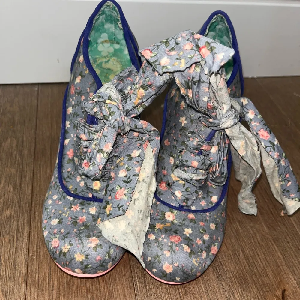 Irregular Choice blue dainty floral Irregular Choice Floral Booties Heels 6.5 - Image 6