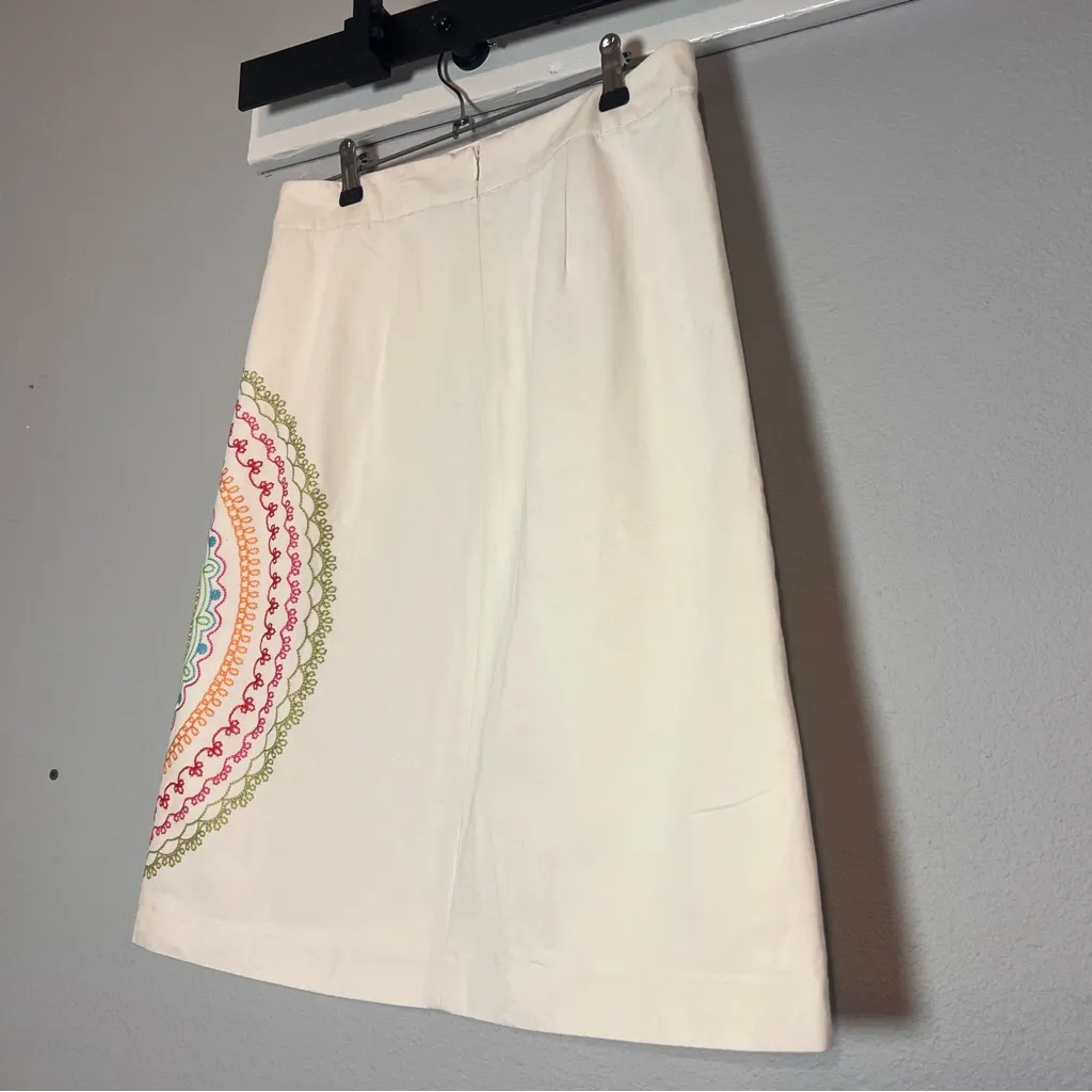Boden Skirt Knee Length White Embroidered Mandala Sunburst Rainbow Size 6R 6 Green - Image 6