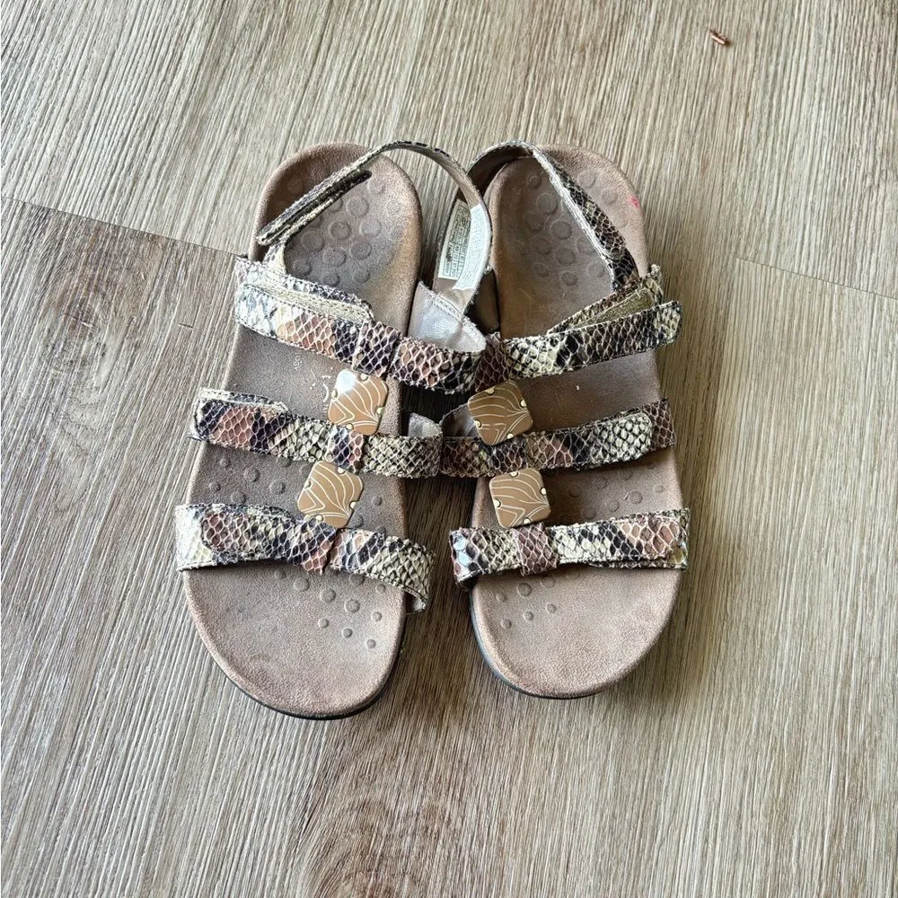 Vionic Rest Amber Natural Beige Snake Sandals in size 7 - Image 6
