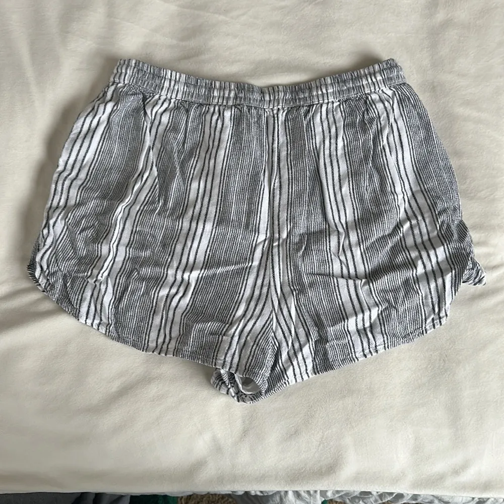 Hollister ultra high-rise striped shorts. Size Medium. - Image 2