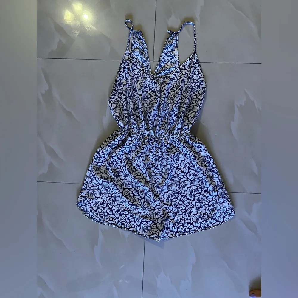 Maitai short jumpsuit floral blue/white L lightweight Romper - Image 8