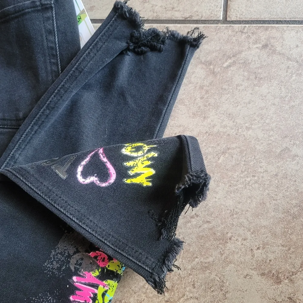 NWT! Tinseltown Black Curvy Distressed Graffiti Print Raw Hem Mom Jeans 5 - Image 8