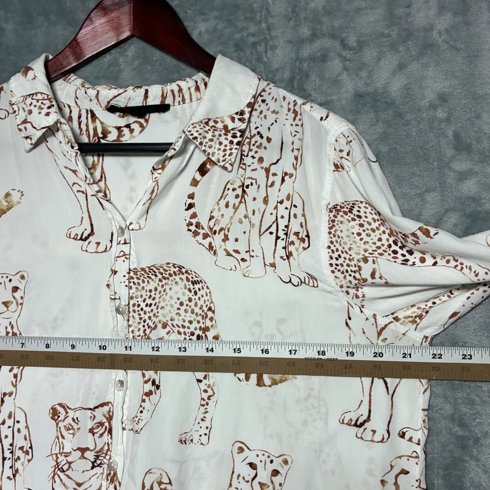 EUC Jane & Delancey White Cheetah Print Button Up Shirt Long Sleeve Women's L - Image 6