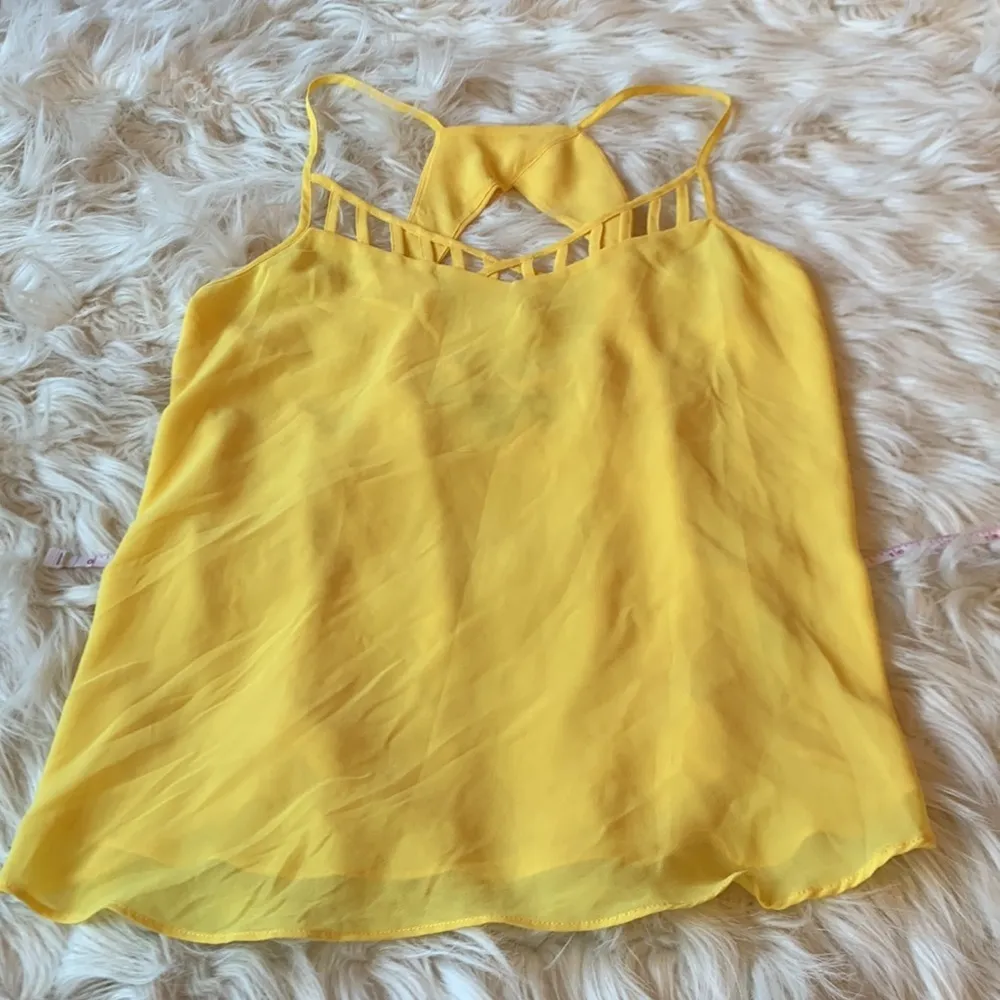 Naked Zebra Yellow Cut Out Sleeveless Blouse Size Small - Image 5