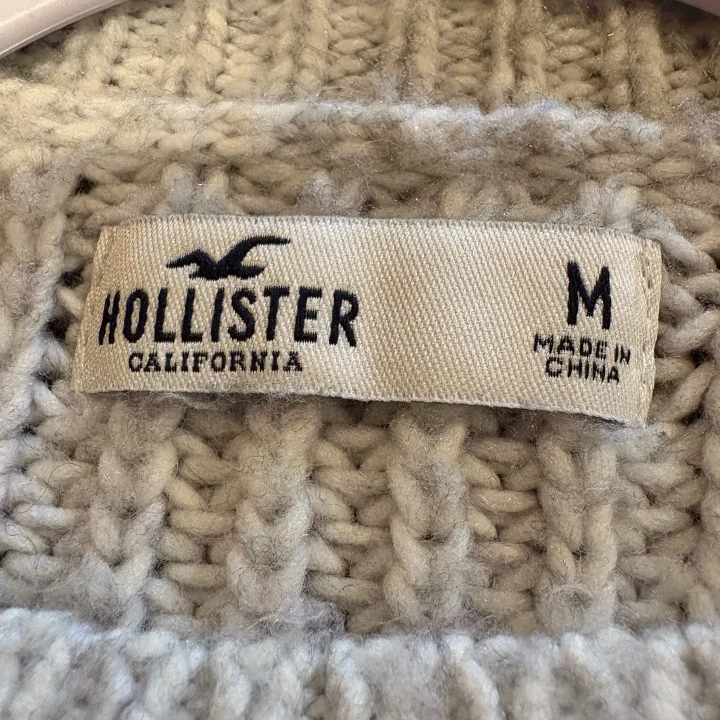 Hollister Light Gray Crew Neck cropped Sweater long sleeve women’s M - Image 4