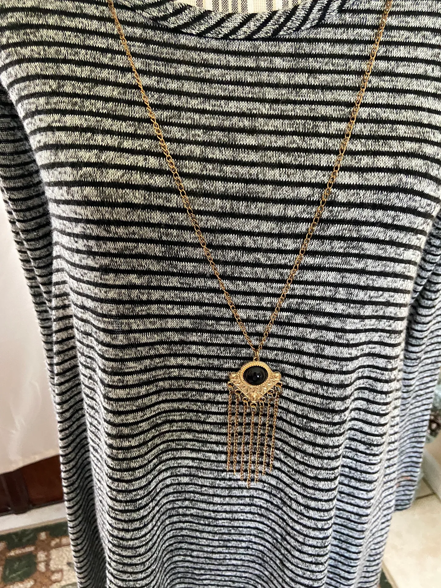 Pinc Grey & Black Tunic top size Medium with attached Necklace Gray - Image 5