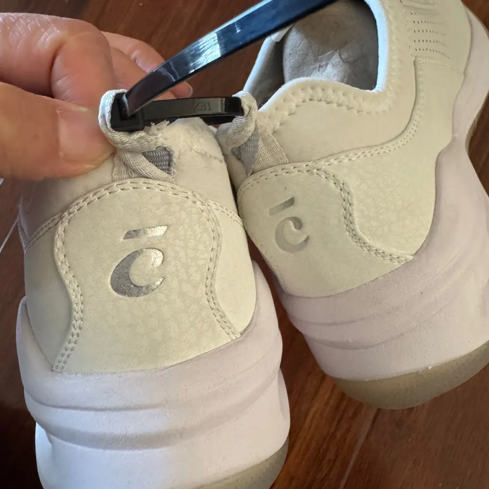 Size 7 clove Beige Lace - Image 8