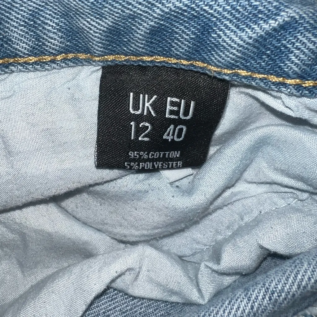 PrettyLittleThing Denim Blue Straight Leg Jeans - Image 4