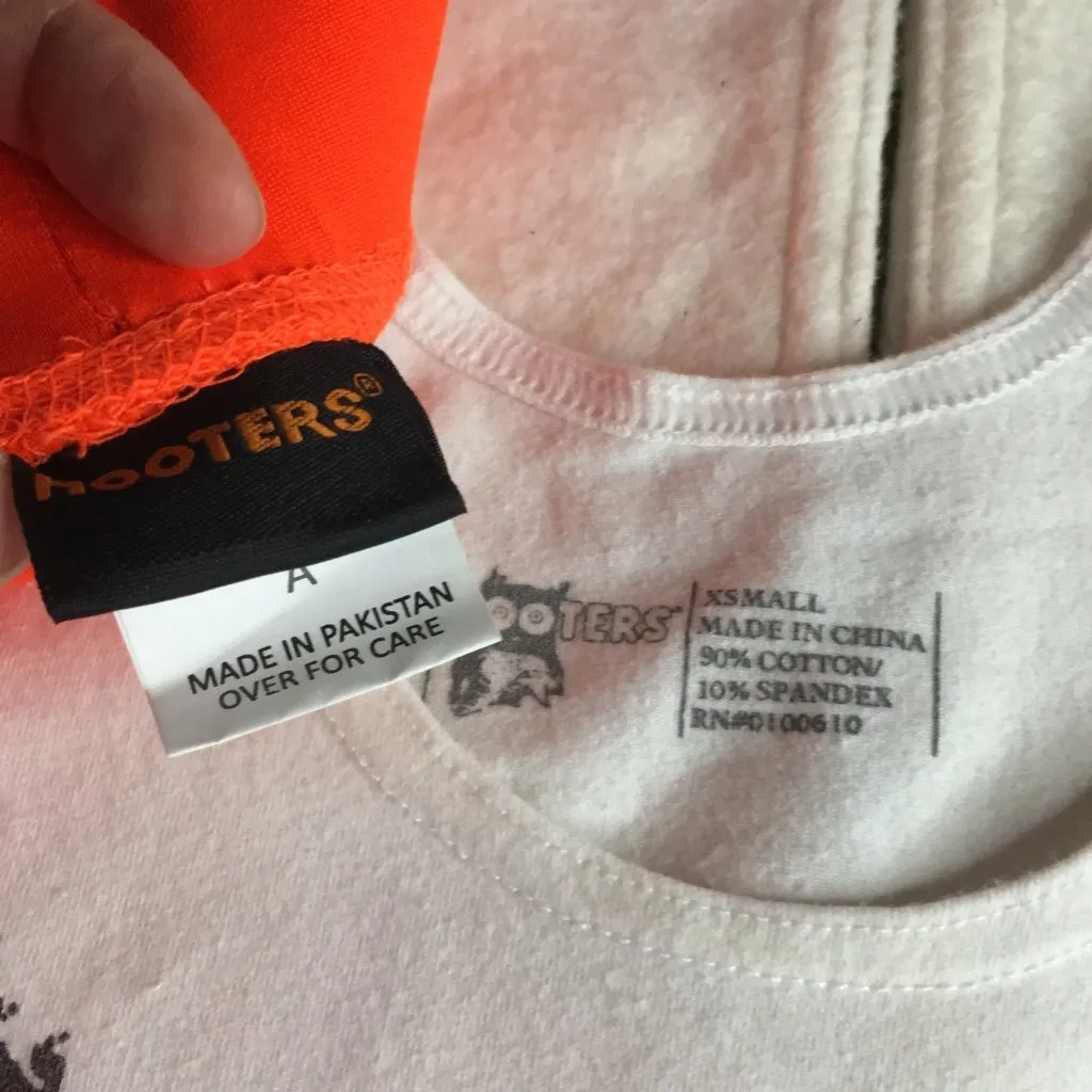 B26 #2 Hooters Girl Worn Uniform Tank & New Shorts from Saugus MA Size XS - Image 4