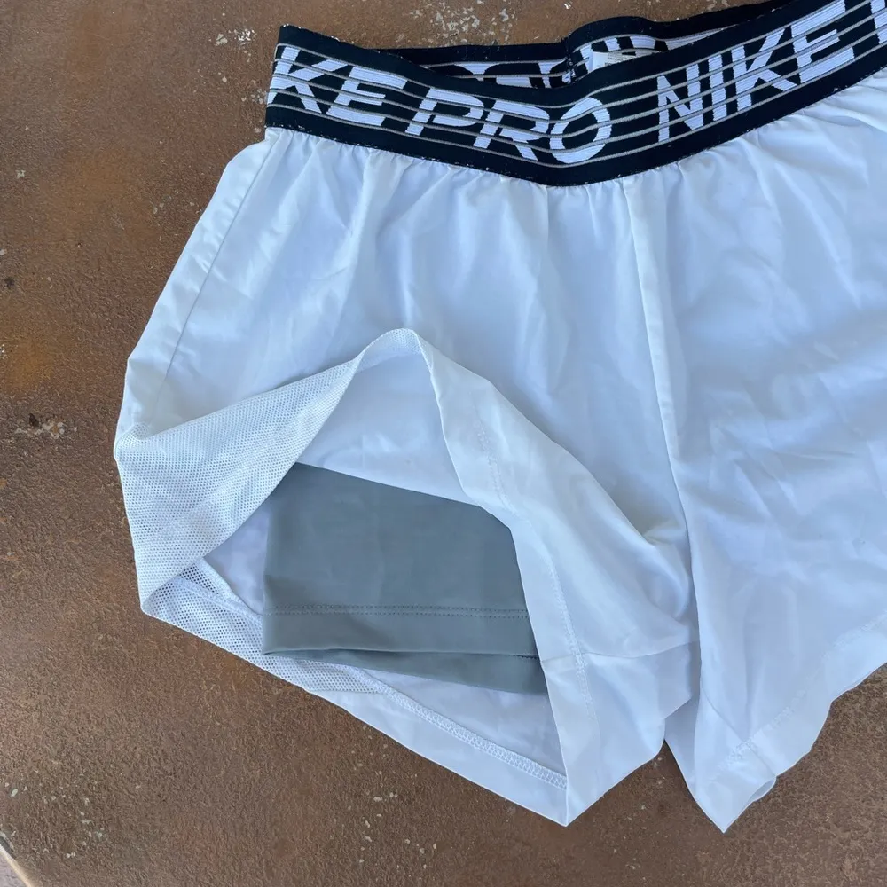 Nike pro white shorts sz s - Image 3