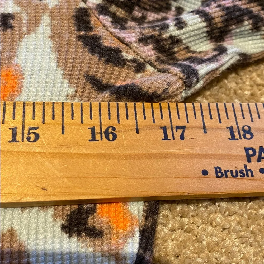 Sundance Waffle Thermal L/S Velvet Button Cuff Crew Neck Print Top Size Medium - Image 4