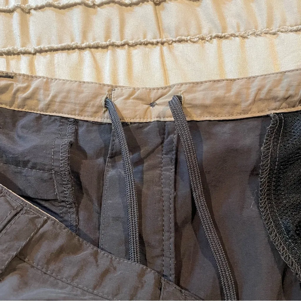 The North Face Dark Grey Cargo Cropped Capri Pants 6 Mid Rise Utility Gorpcore - Image 3