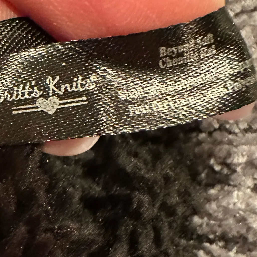 BRITTS KNITS GRAY BEYOND SOFT CHENILE BEANIE HAT - Image 4