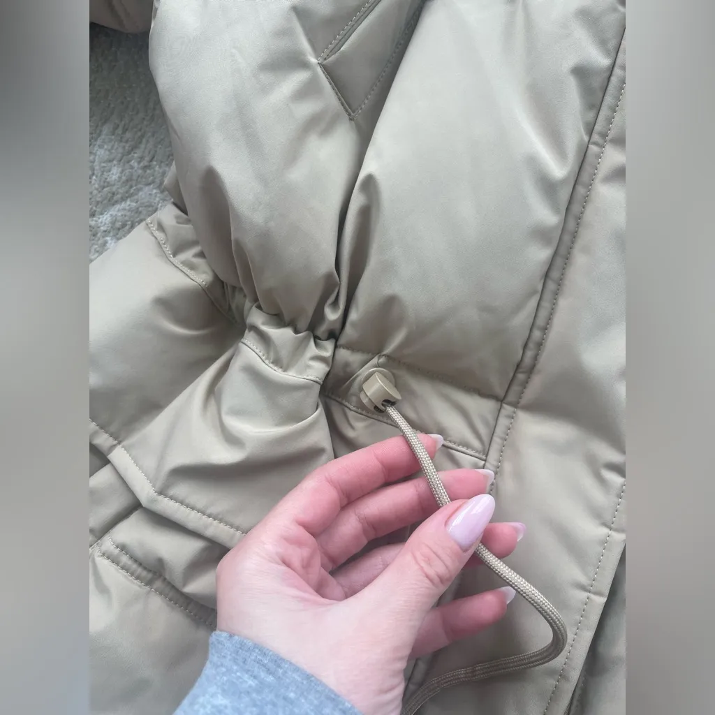 SALE! LIKE NEW  LUCKY BRAND SAND / TAN PUFFER JACKET WITH WAIST DRAWSTRING  M - Image 14