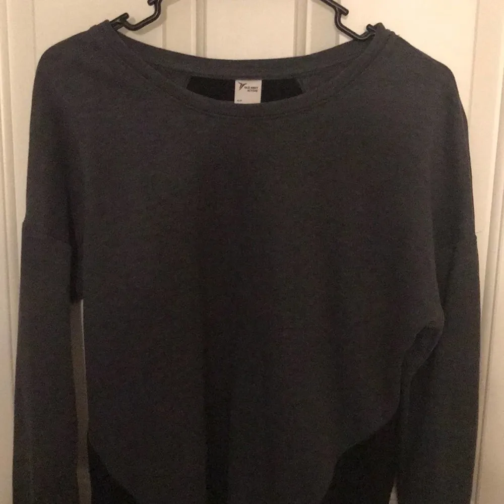 Old navy Black and gray athletic wear shirt Small - Image 2