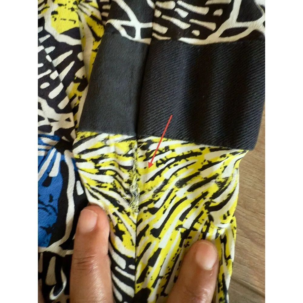 BCBGMaxazria Silk Pleated Top  Sz M  Retro/ Early 20s .  **See Photo For Flaw - Image 5