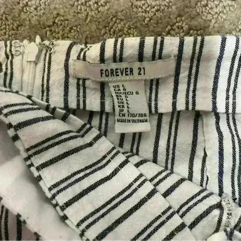 Black and white striped Skort, Forever 21, size large - Image 4