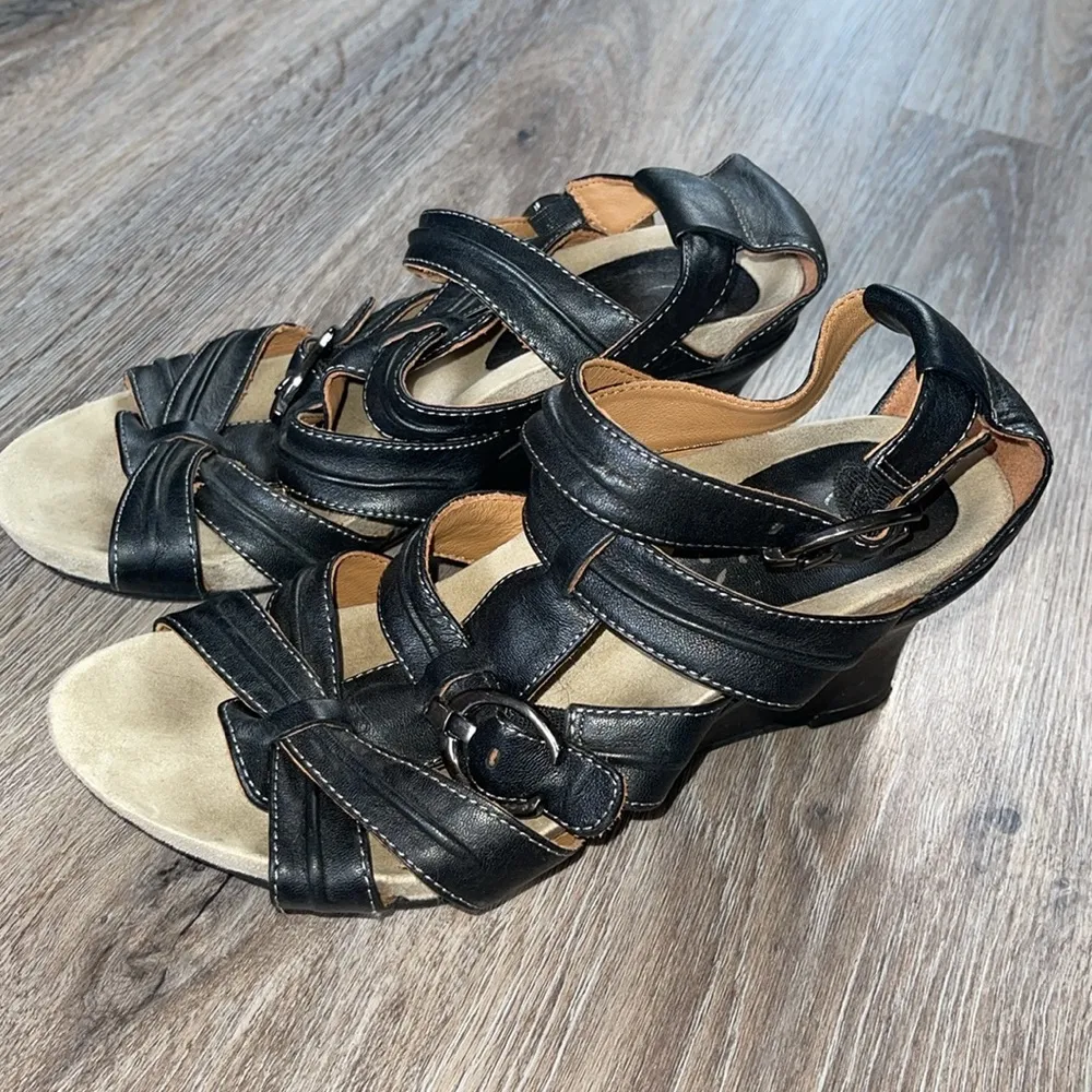 Earthies Leather Strappy Sandals Size 8.5 Black - Image 6