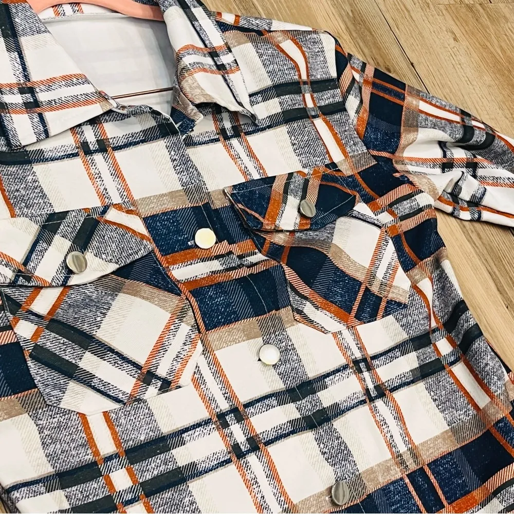 Woman’s boutique oversize Plaid thin shacket sz small blue orange - Image 9