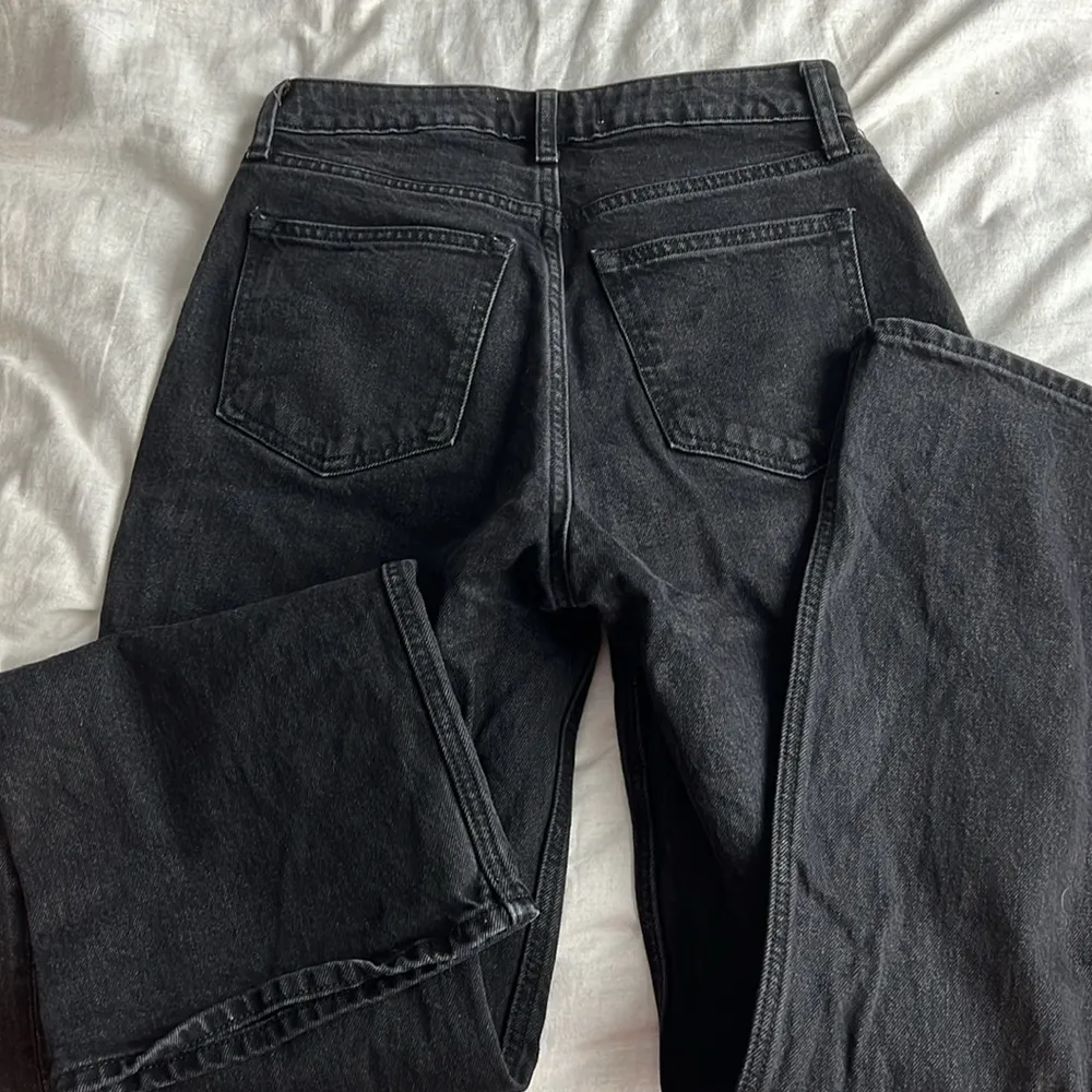 Abercrombie curve love 90s relaxed Jean high rise size 26 black - Image 3