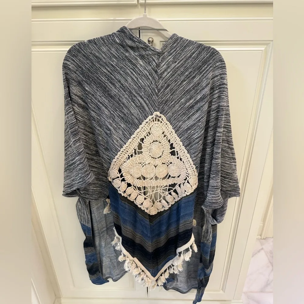 Hayden Los Angeles Cardigan Top Womens 1XL/2XL Gray Aztec Crochet Short Sleeve Black Size 1X - Image 4