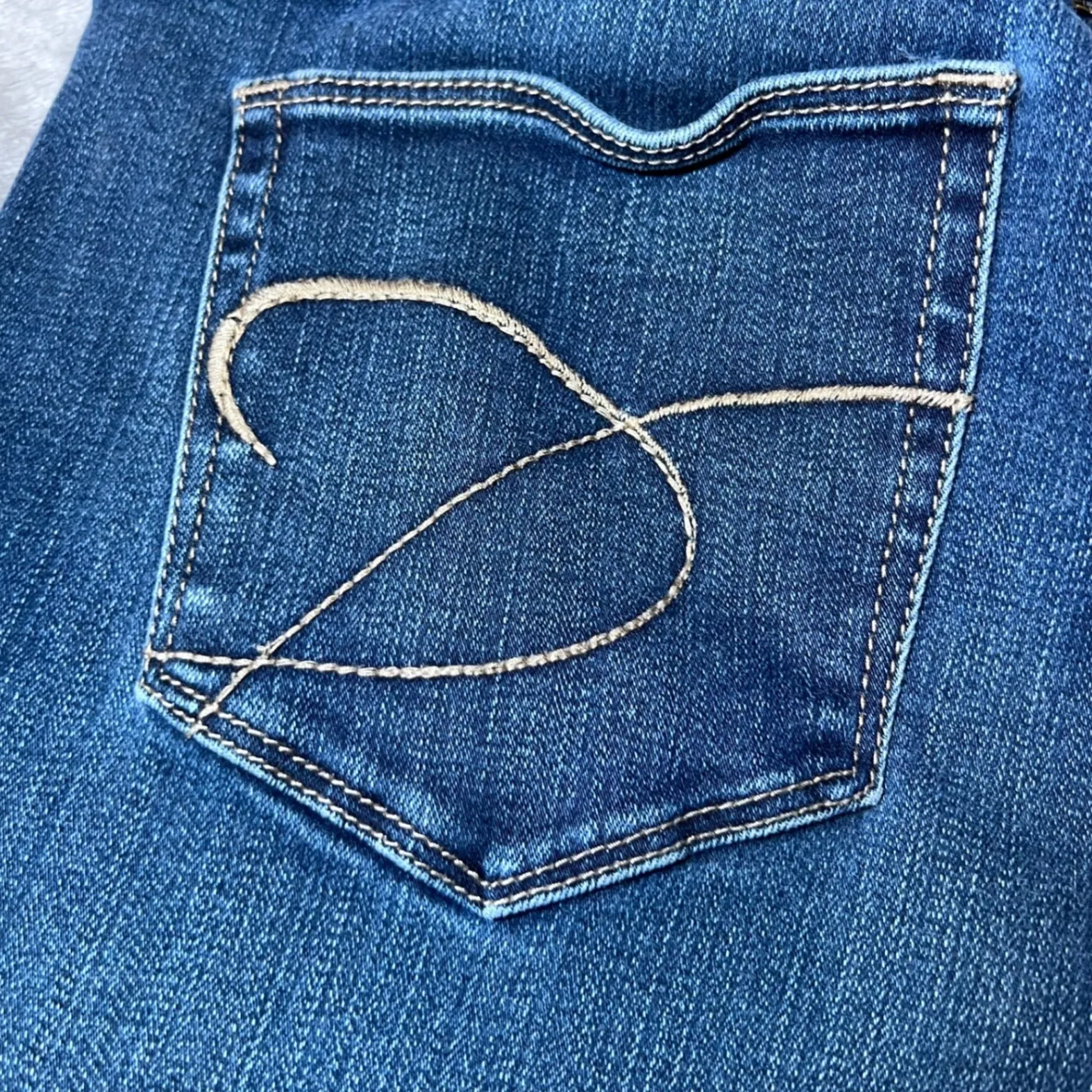 Chicos SO Slimming Women's Blue Denim Jeans Crop Pants Straight Leg - Image 8