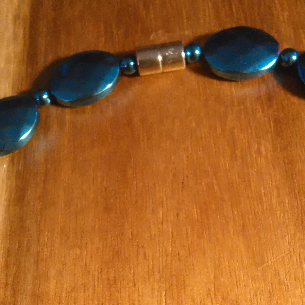 Beveled Cut Blue Colored Hematite Brass Necklace - Image 3