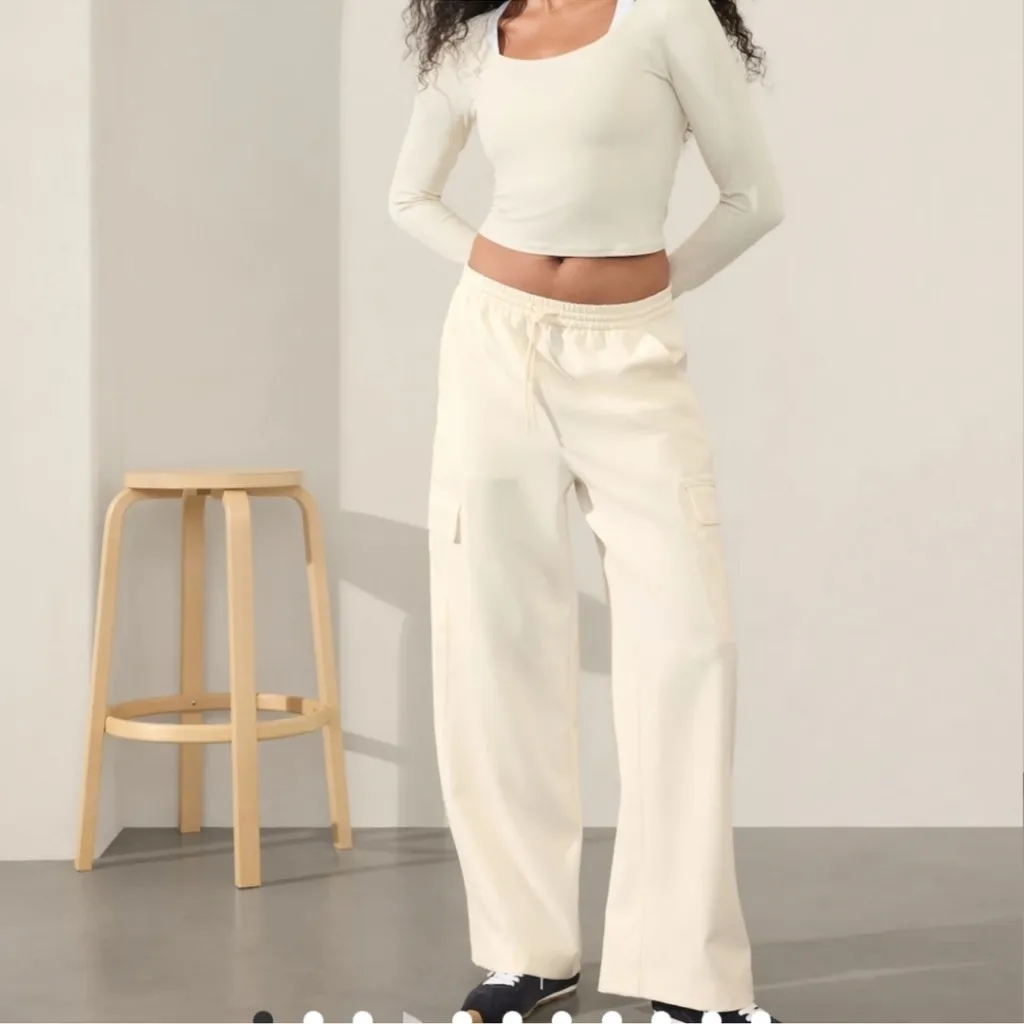 Athleta Promenade Cargo Pant Medium Ivory Wide Leg Drawstring Travel Pull On - Image 3