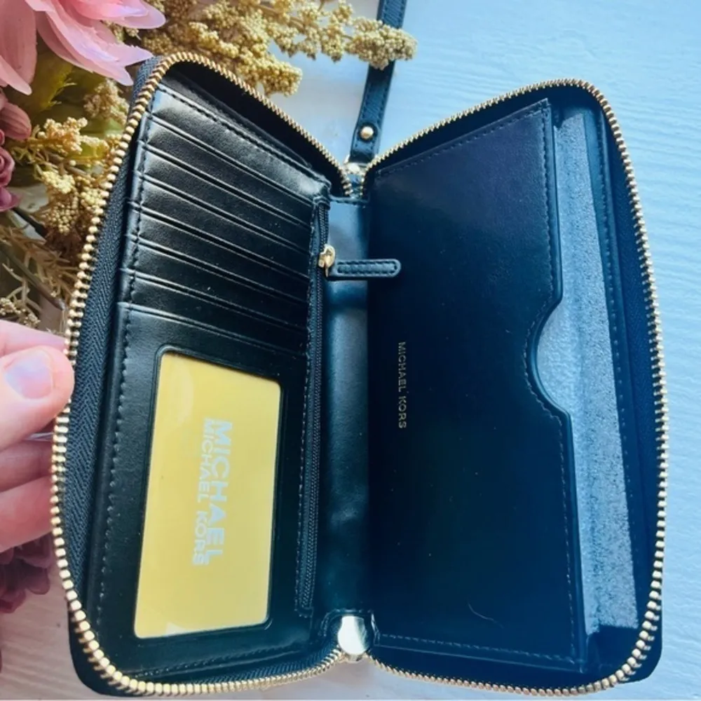 Michael Kors Full-Grain Pebbled Leather Wallet NWT Black Zip Phone Holder - Image 5