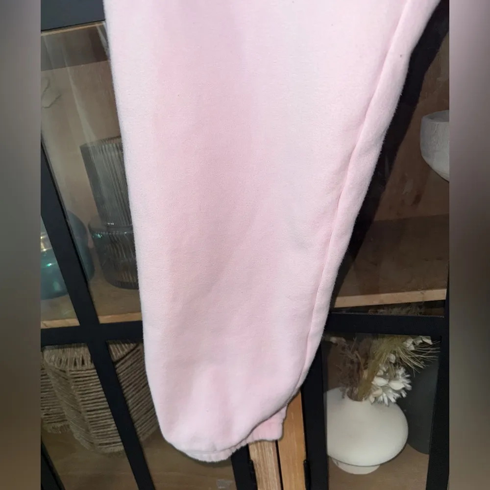 SKIMS joggers cotton fleece classic lounge pants barely pink strawberry milk - Image 8