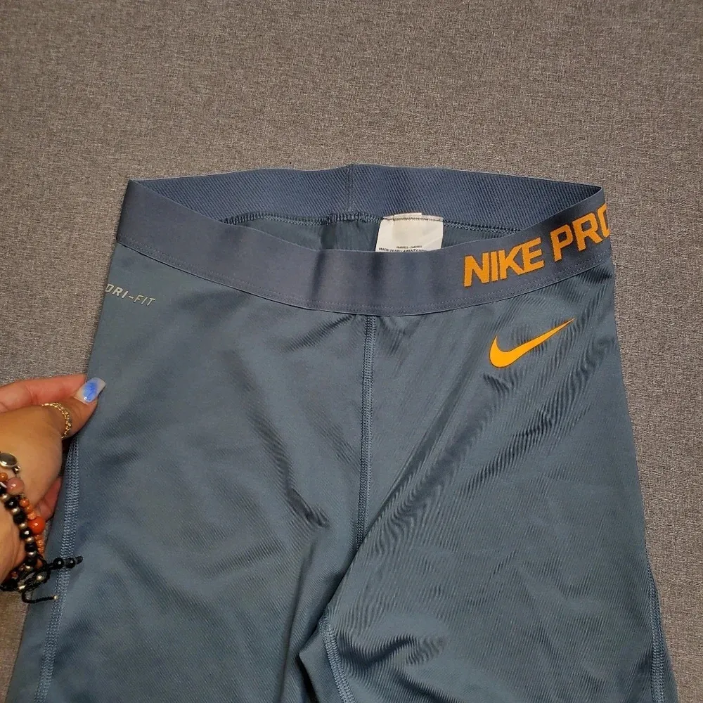 Nike Pro Orange/Gray Capri Leggings - Image 3
