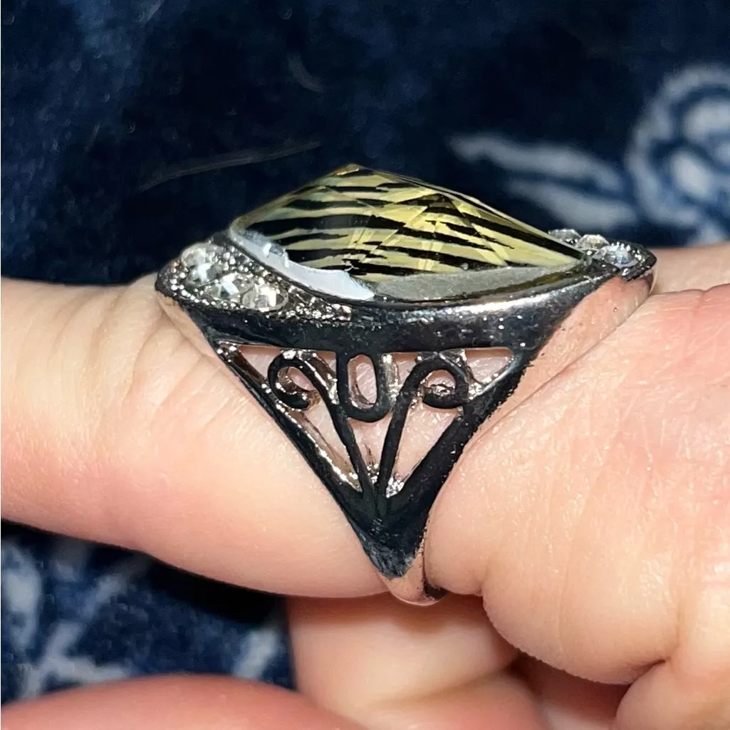 NEW! #4 Statement Ring Animal Print Design Set in silver-toned metal rhinestone - Image 11