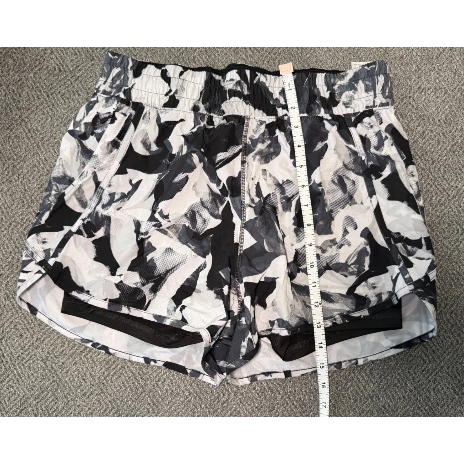 Avia Womens Athletic Shorts Black White Abstract Print Built In Liner Size M - Image 8