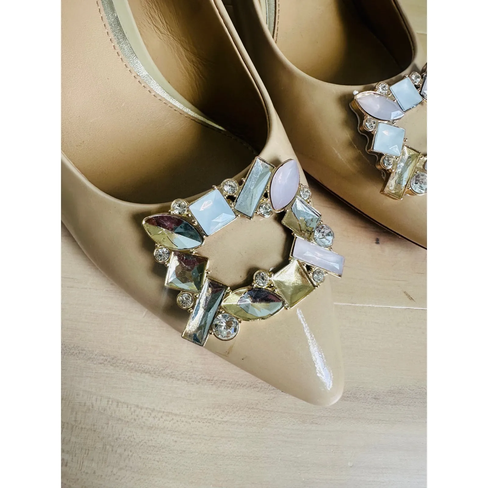 Donald Pliner Patent leather Jeweled Heels SZ 9 Point Toe Special Occasion Nude - Image 5