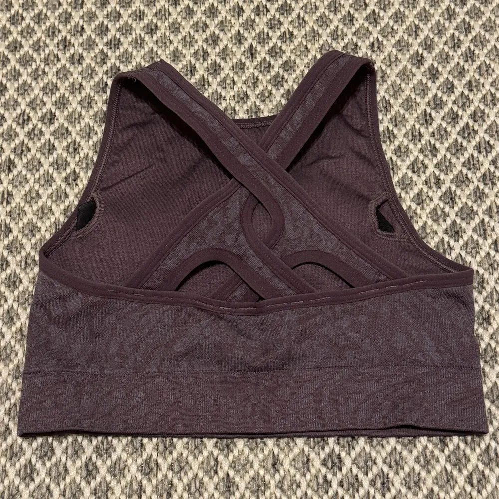 Gymshark Adapt Animal Seamless Sports Bra Size Small Purple - Image 4