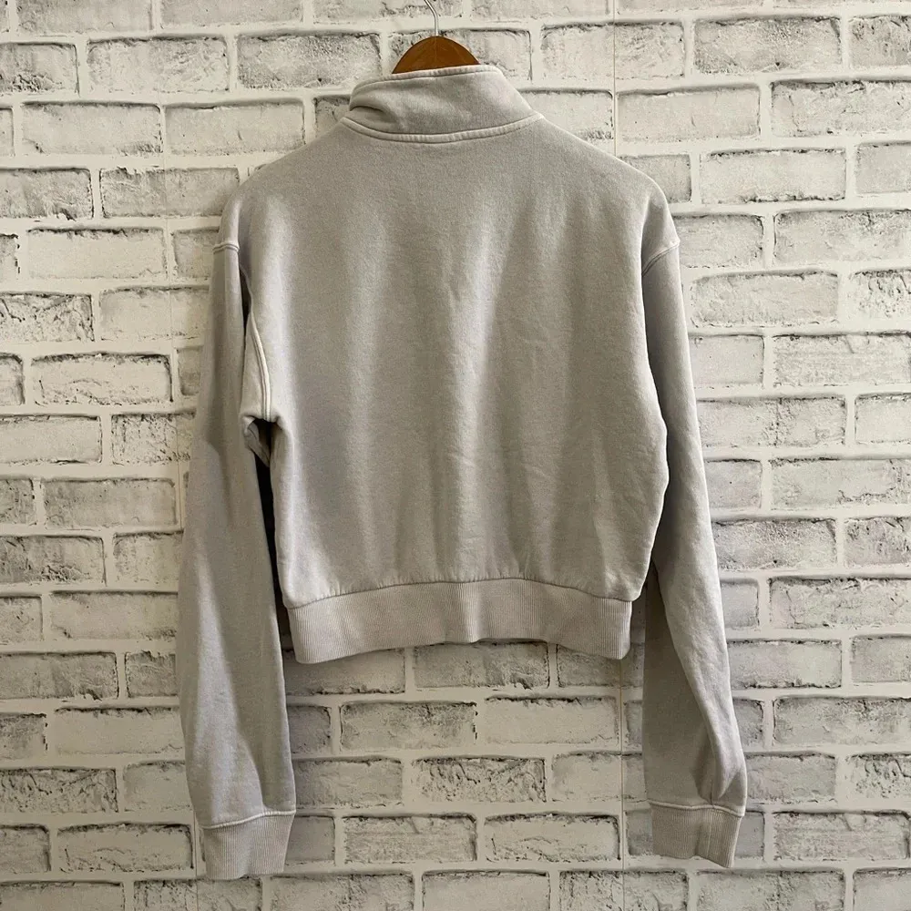 Women’s Wild Fable light gray waist length 1/4 zip sweatshirt Size Small - Image 2