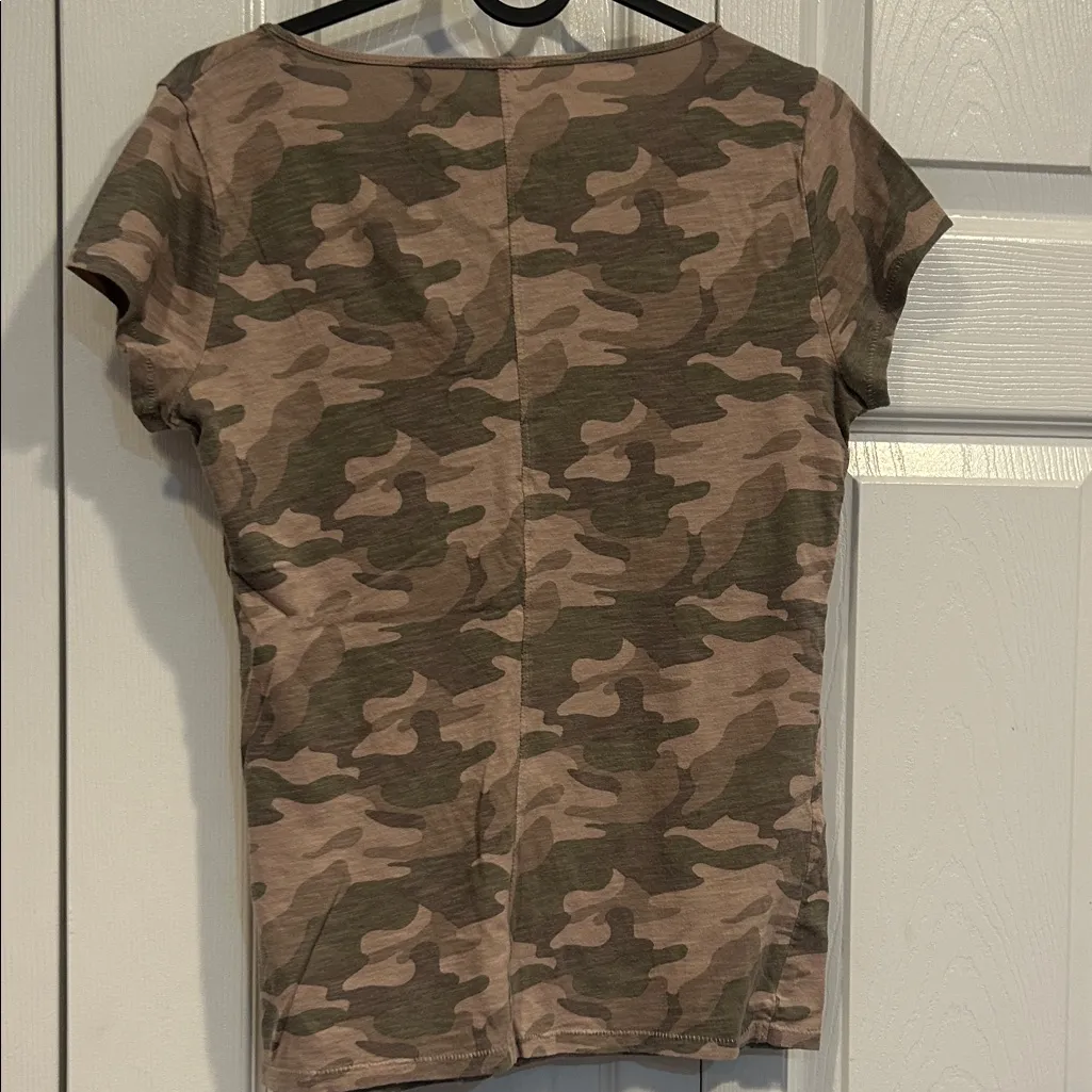 Hollister Camouflage V-Neck Short Sleeve Tee - Image 5