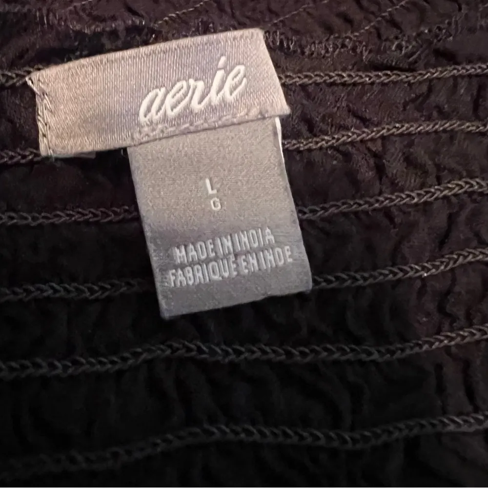 Aerie Smocked Crop Top Women’s L Black Adjustable Straps - Flattering Stretchy - Image 5