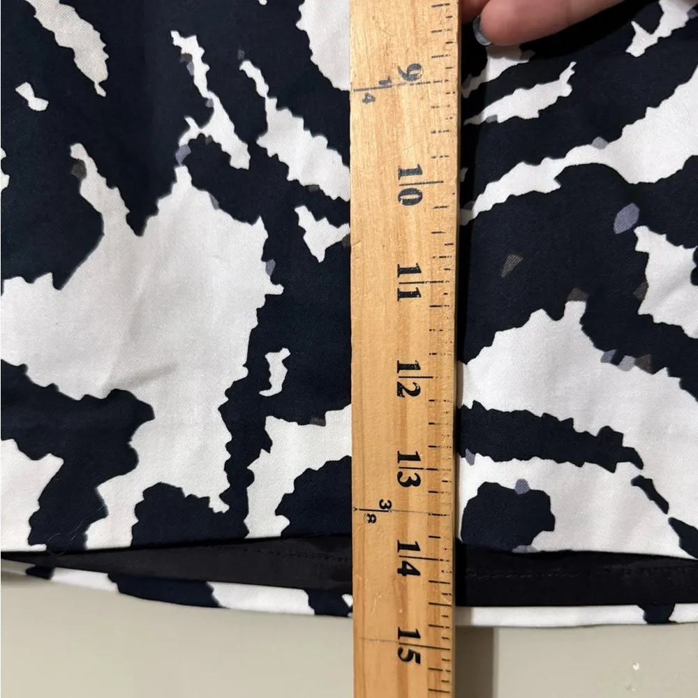 EXPRESS design studio women’s size 2 black and white floral design mini skirt - Image 2