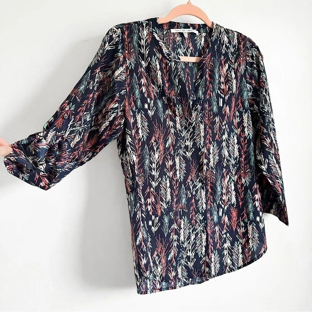 Collective Concepts Blue Feather Print Popover V Neck Blouse Top sz XS - Image 2