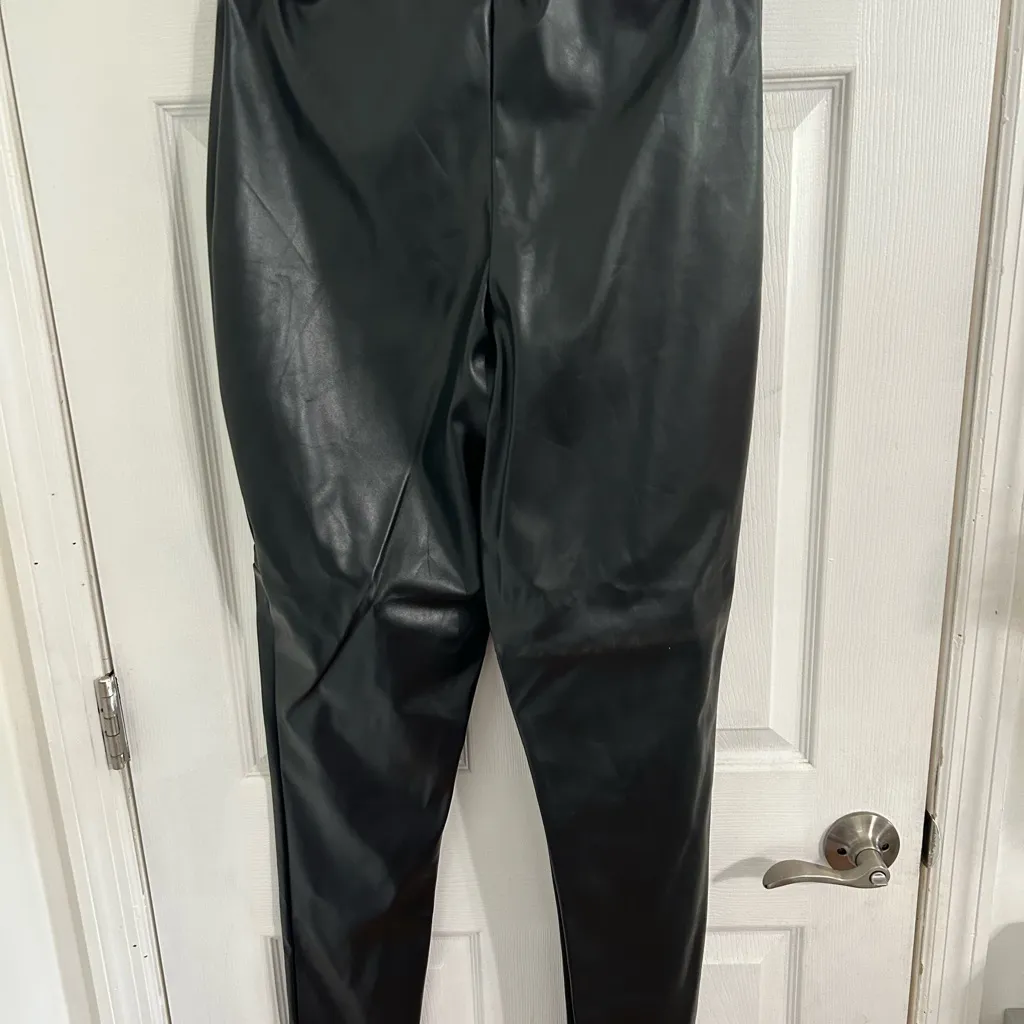 PrettyLittleThing Black Faux Leather leggings - Image 3