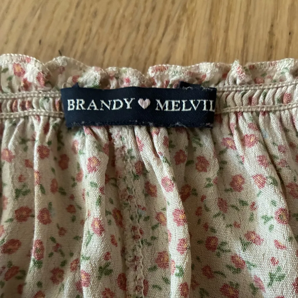 Brandy Melville Tiny Floral Off-Shoulder Crop Top - Image 10