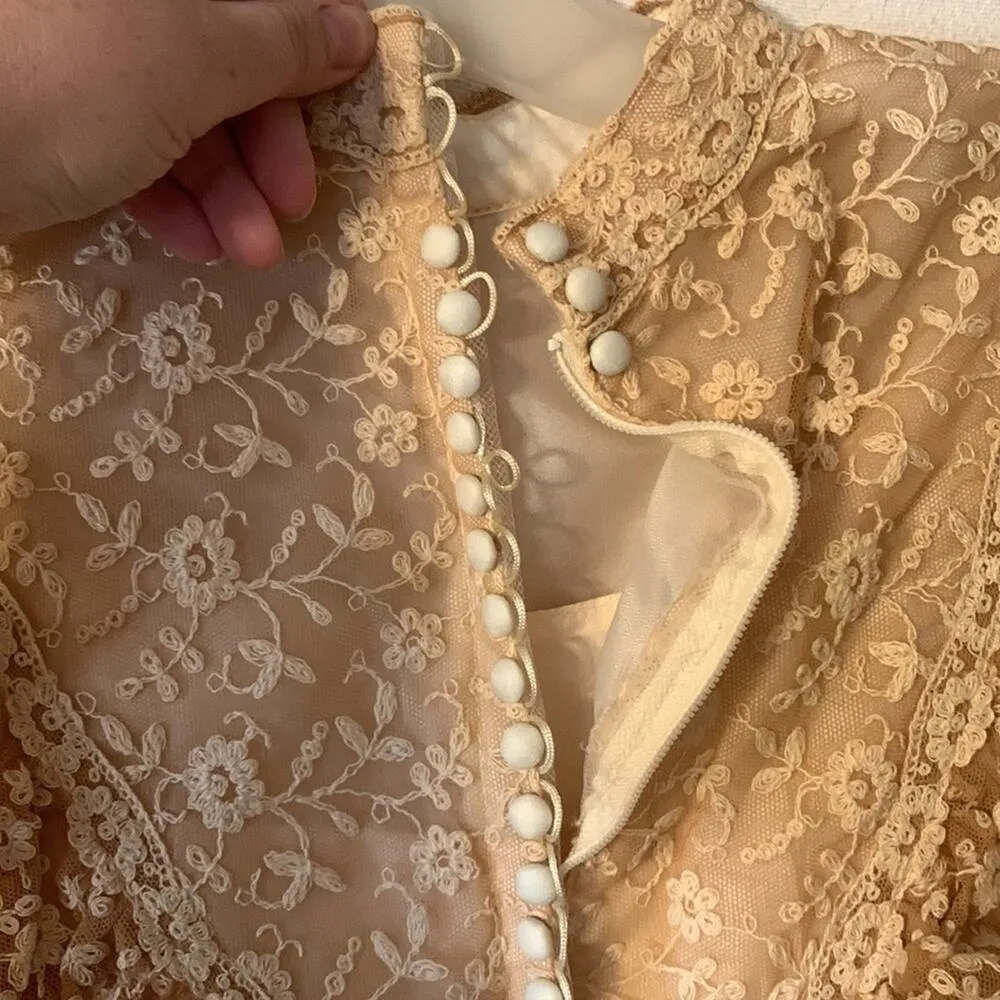 Vintage wedding dress womens small xs lace with bustle train white ivory tan - Image 10