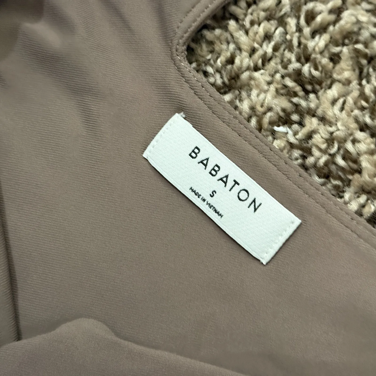 Babaton V neck‎ Activewear Athletic Bra crop tank size S - Image 3