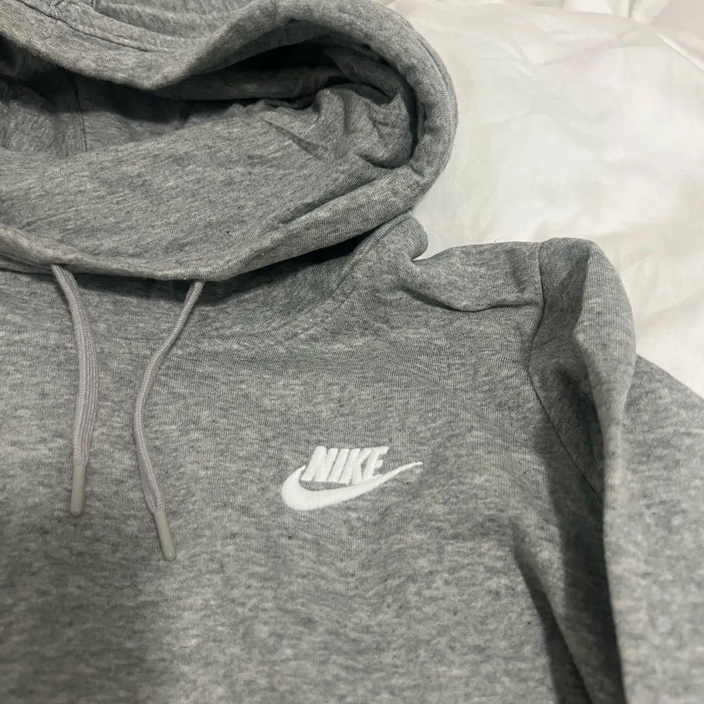 Nike Women’s Cotton Blend Heather Gray embroidered Hoodie Medium - Image 2