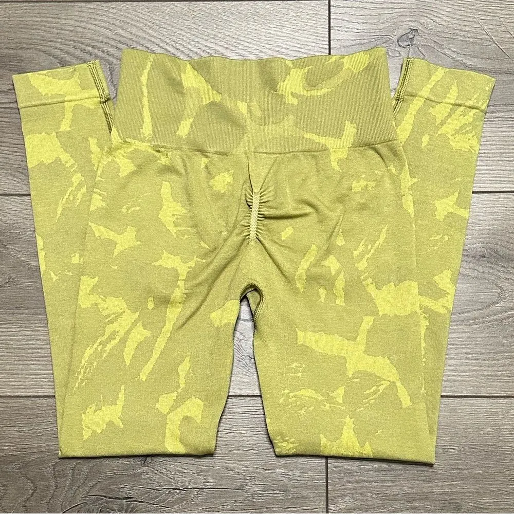 Gymshark Adapt High Rise Seamless Scrunch Butt Green Yellow Camo Leggings‎ XS - Image 3