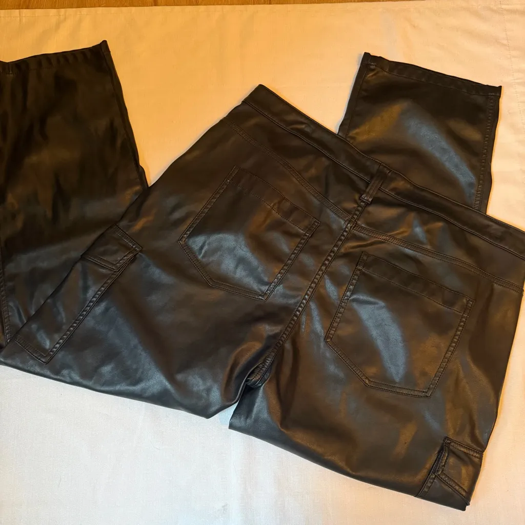 Gap faux leather 90s loose pants with cargo pockets size 18/34R - Image 5