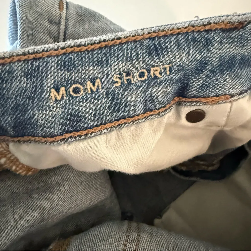 American Eagle Mom Shorts Womens Distressed Cut Off Jean  SZ 4 - Image 6