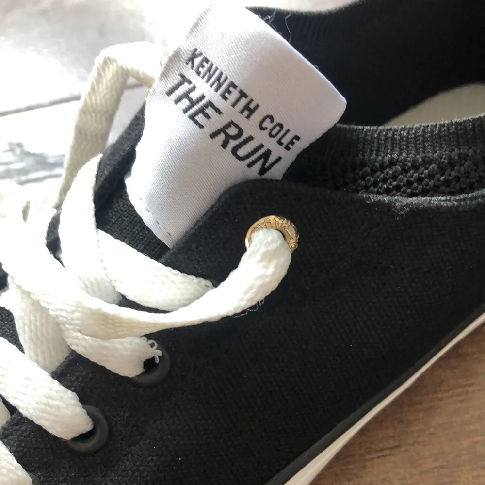 KENNETH COLE - The Run Women's Sneakers Black & Gold - NEW w/out Tags Size 6 - Image 4