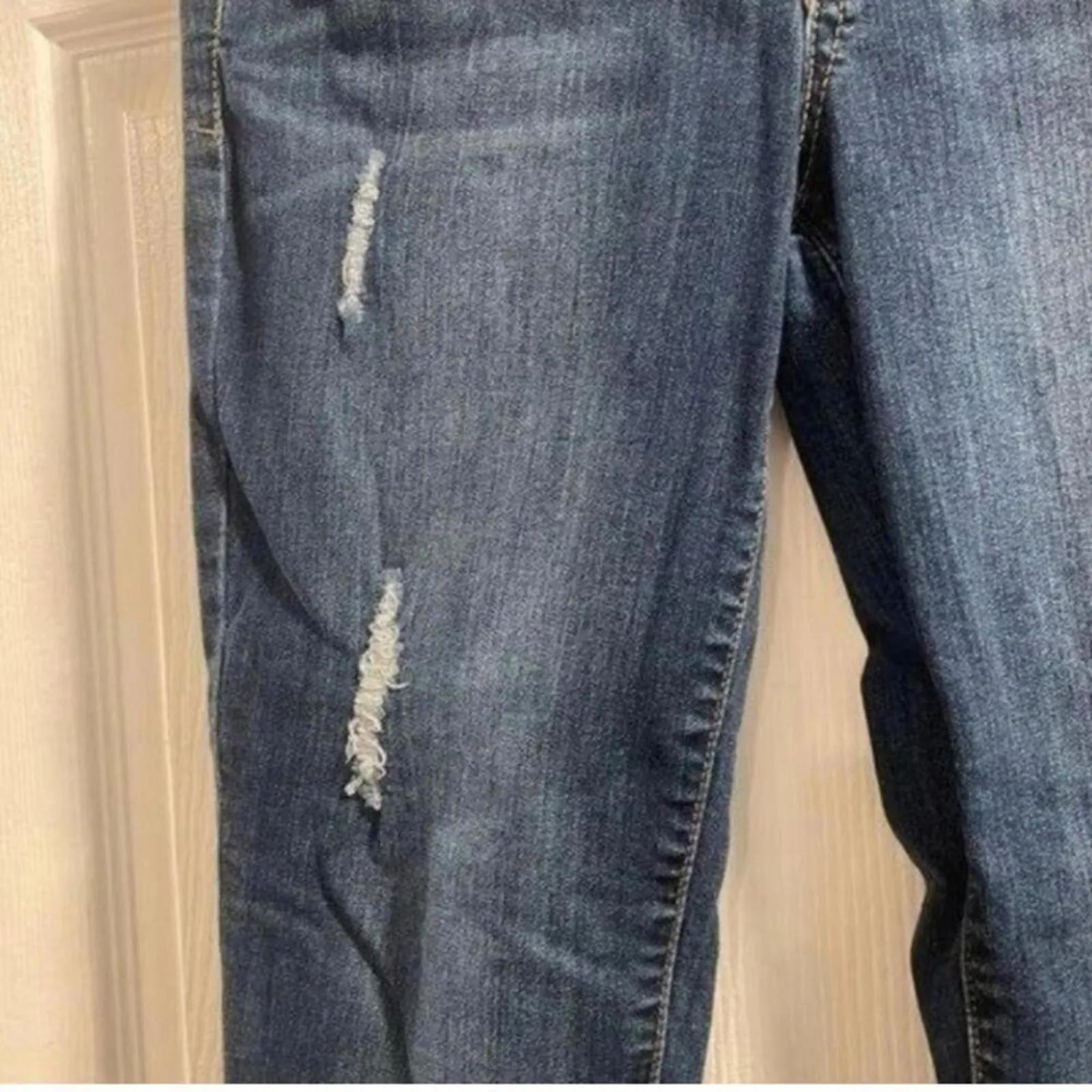 1822 Taylor Rolled Hem Distressed Denim Jeans Blue Size 8 - Image 4